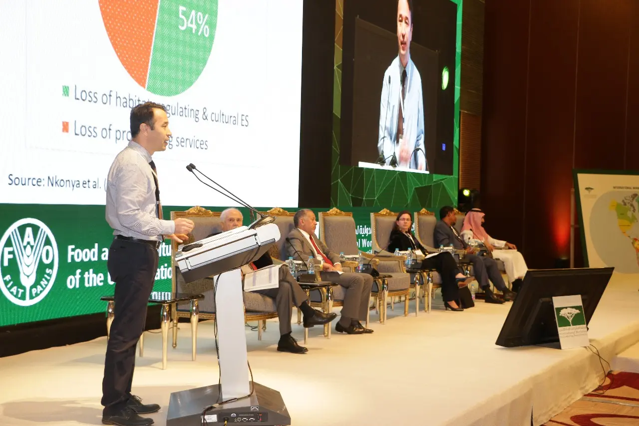 خبراء في ورشة مكافحة التصحر بالرياض