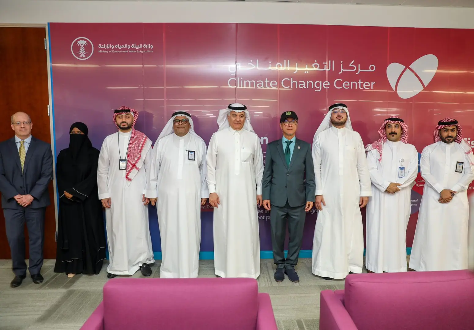 WhatsApp Image 2023-03-05 at 2.29.59 PM.jpeg دشن الوزير الفضلي مقر المركز الإقليمي للتغير المناخي