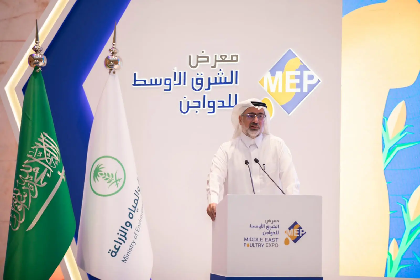 الوزير الفضلي يدشن معرض الشرق الأوسط للدواجن