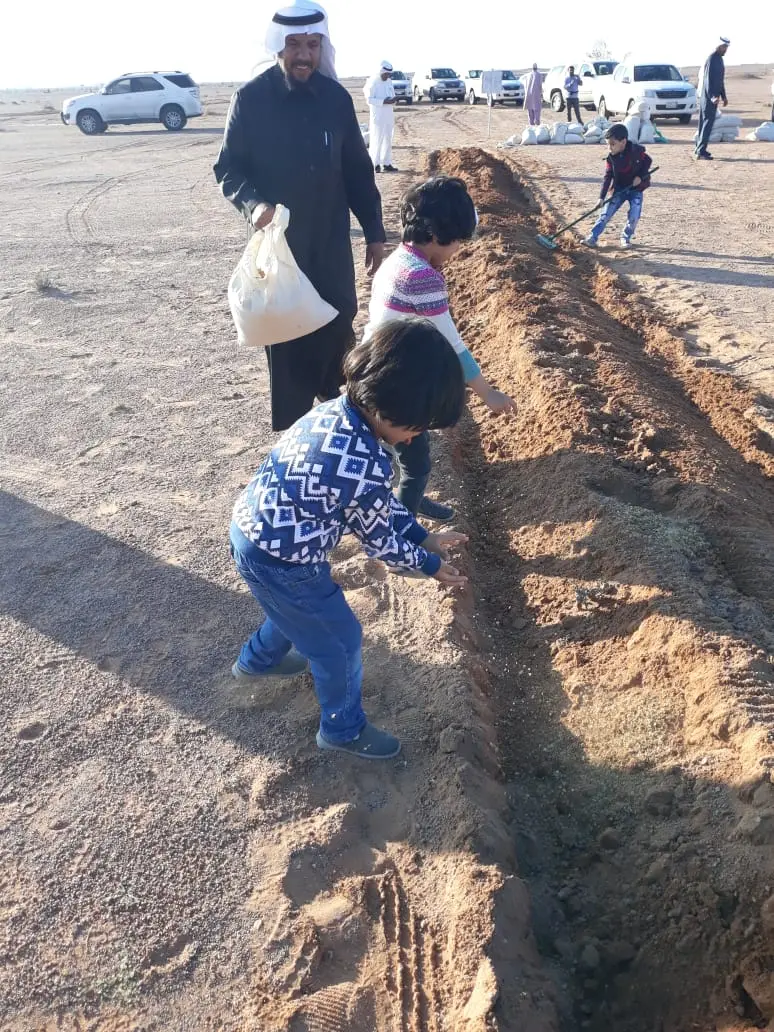 البيئة تنثر بذور الأشجار والنباتات الرعوية بجميع المناطق، بمشاركة الطيران الشراعي